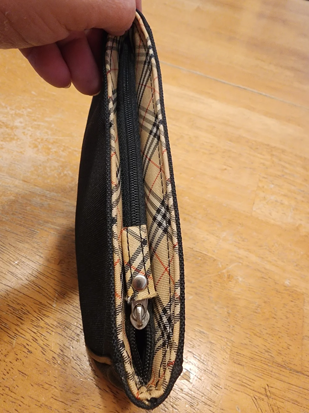 Burberry compact black